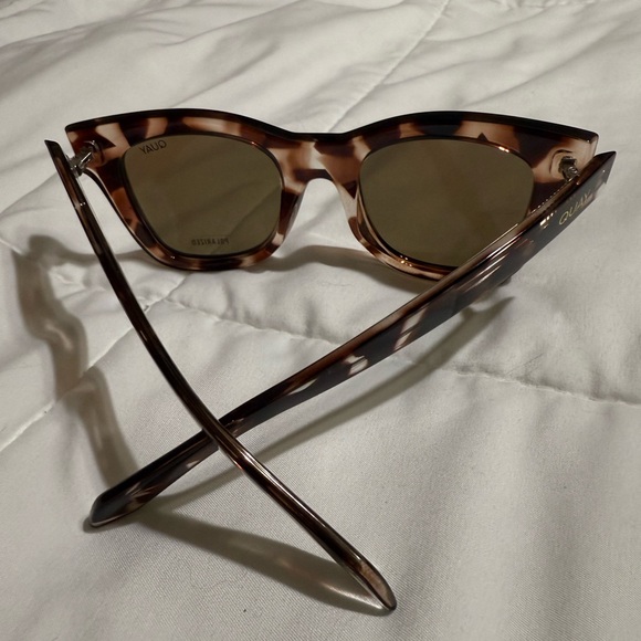 QUAY SUNGLASSES - Picture 3 of 6